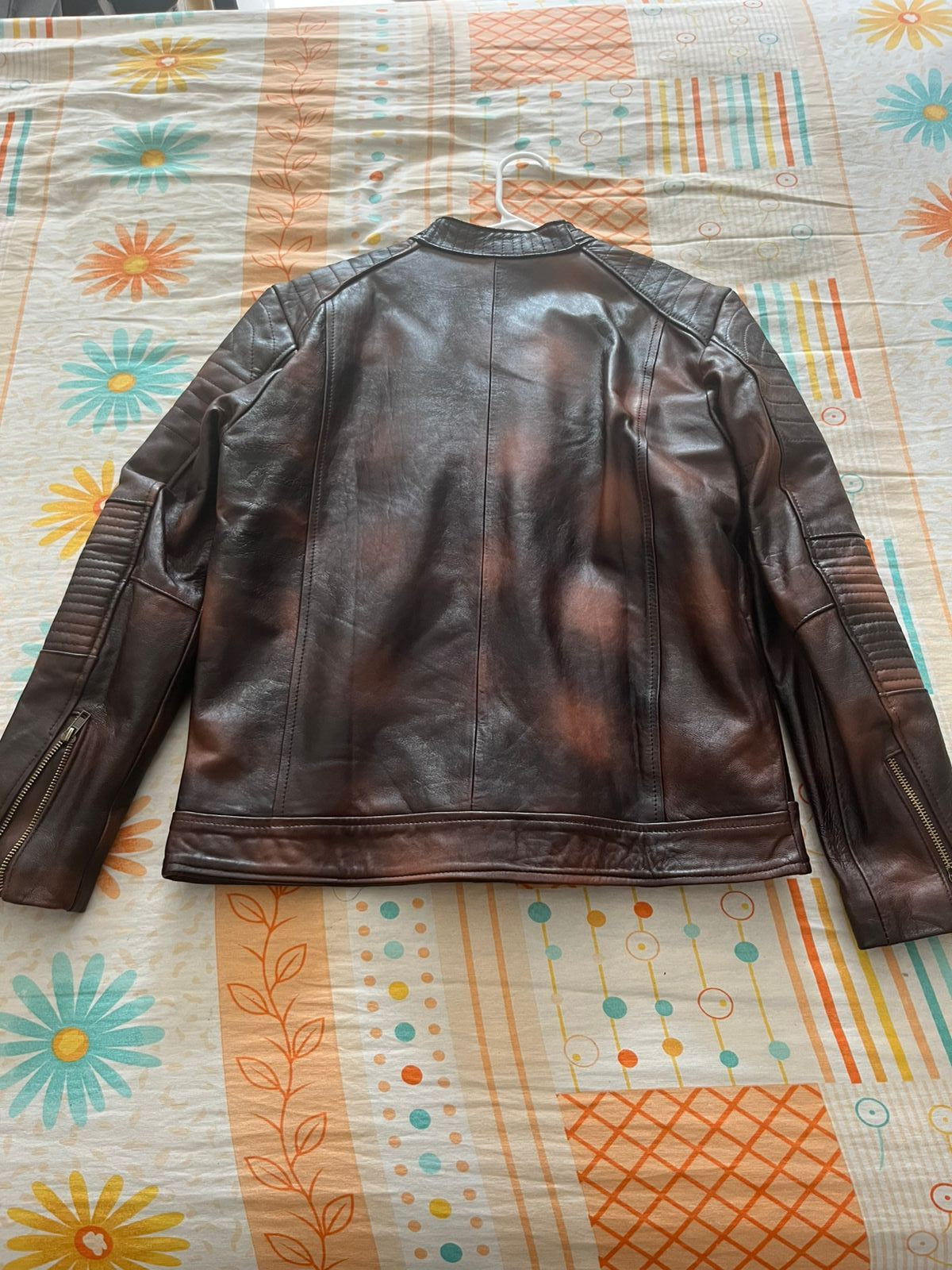 Chamarra de piel genuina tipo motociclista